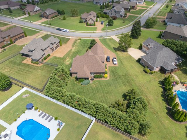 1076 Summerstar Cir, Gallatin, TN 37066
