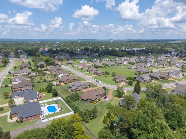 1076 Summerstar Cir, Gallatin, TN 37066