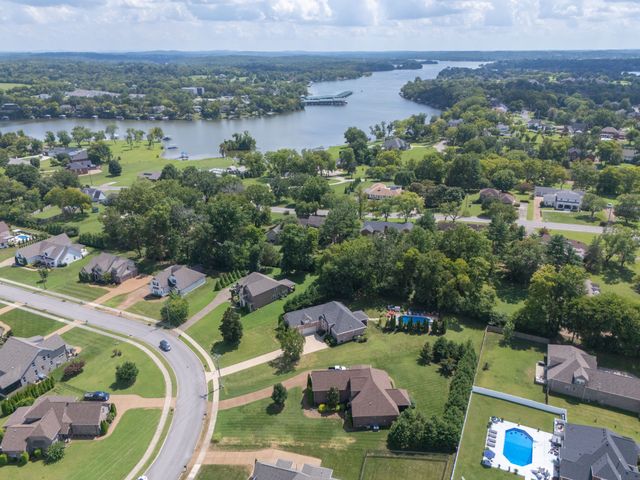 1076 Summerstar Cir, Gallatin, TN 37066