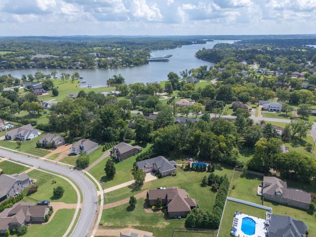 1076 Summerstar Cir, Gallatin, TN 37066