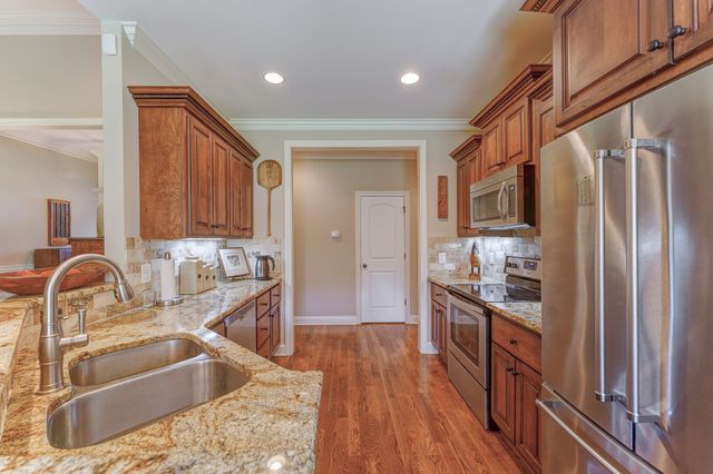1076 Summerstar Cir, Gallatin, TN 37066