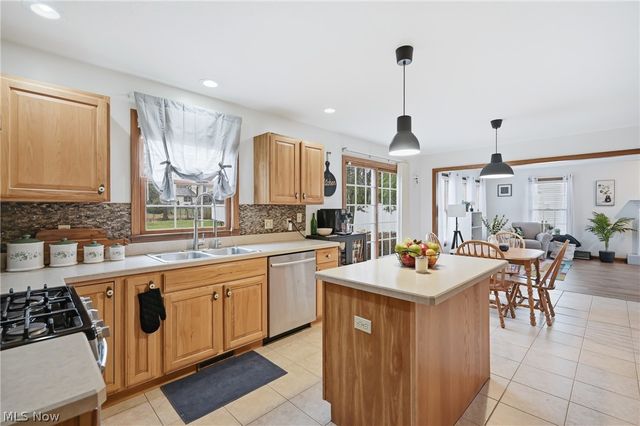 2031 Celestial Drive NE, Warren, OH 44484