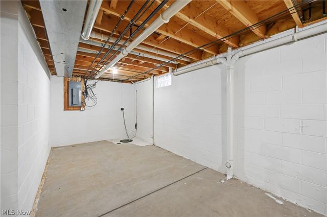 2031 Celestial Drive NE, Warren, OH 44484