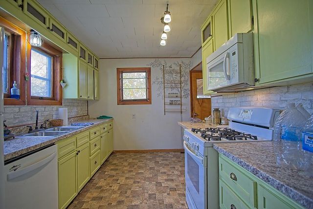 120 N Clark Street, Everton, MO 65646