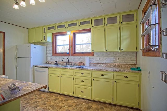 120 N Clark Street, Everton, MO 65646