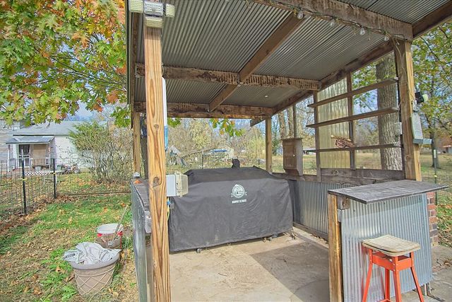 120 N Clark Street, Everton, MO 65646