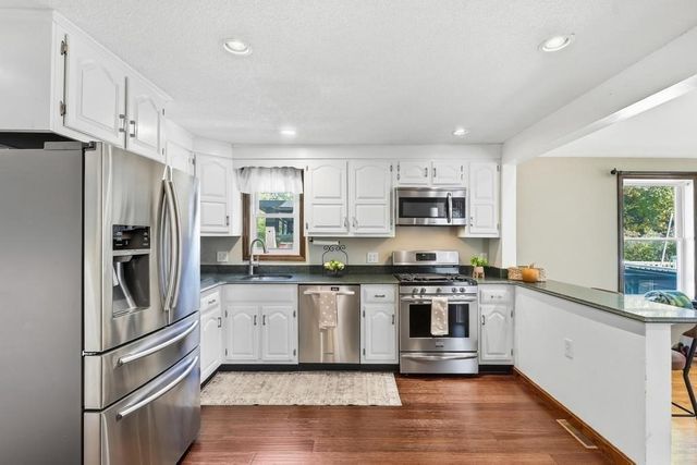 78 Jackson Ave, Dracut, MA 01826