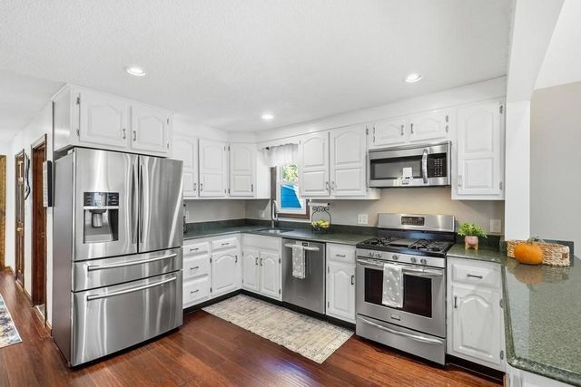 78 Jackson Ave, Dracut, MA 01826
