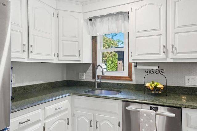 78 Jackson Ave, Dracut, MA 01826