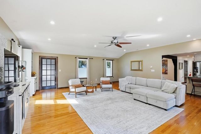 78 Jackson Ave, Dracut, MA 01826