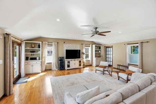 78 Jackson Ave, Dracut, MA 01826