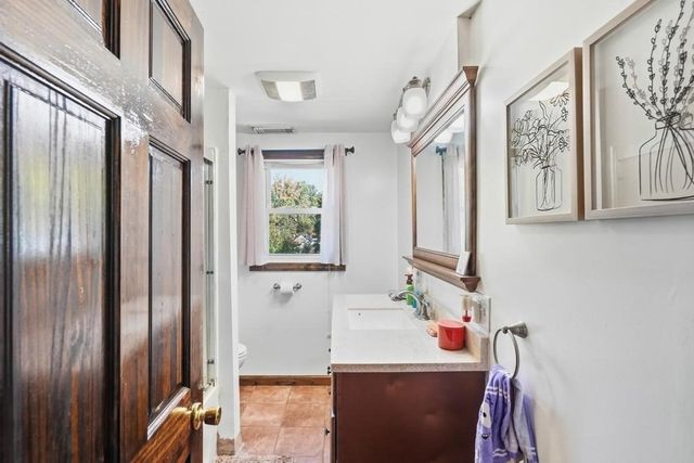78 Jackson Ave, Dracut, MA 01826