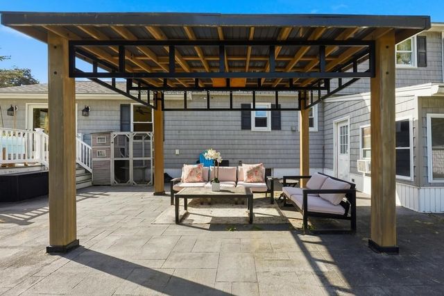 78 Jackson Ave, Dracut, MA 01826
