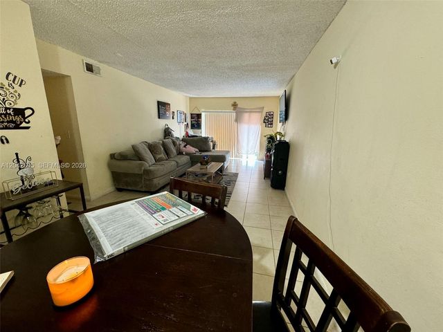 3600 NW 21st St 301, Lauderdale Lakes, FL 33311