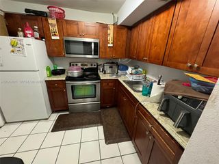 3600 NW 21st St 301, Lauderdale Lakes, FL 33311