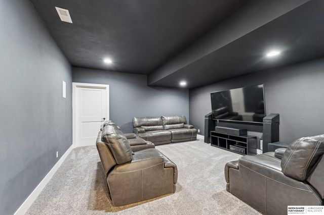 20542 Hartman Avenue, Elkhorn, NE 68022