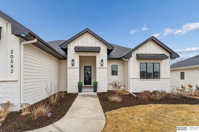 20542 Hartman Avenue, Elkhorn, NE 68022