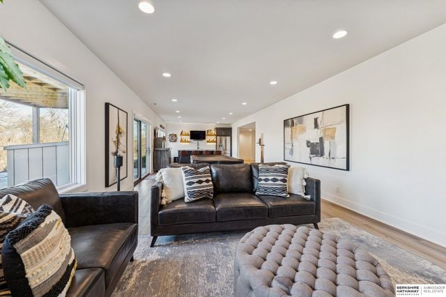 20542 Hartman Avenue, Elkhorn, NE 68022