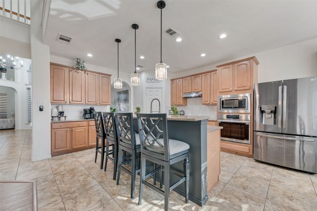 723 Creekstone Drive, Cedar Hill, TX 75104