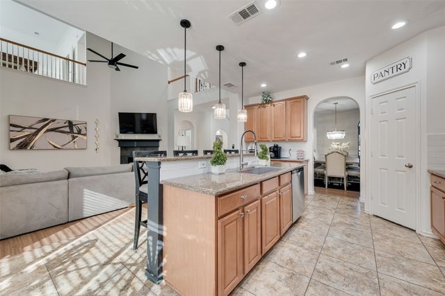 723 Creekstone Drive, Cedar Hill, TX 75104