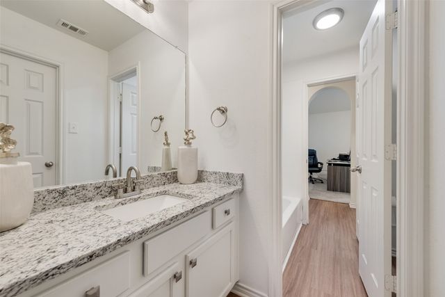 723 Creekstone Drive, Cedar Hill, TX 75104