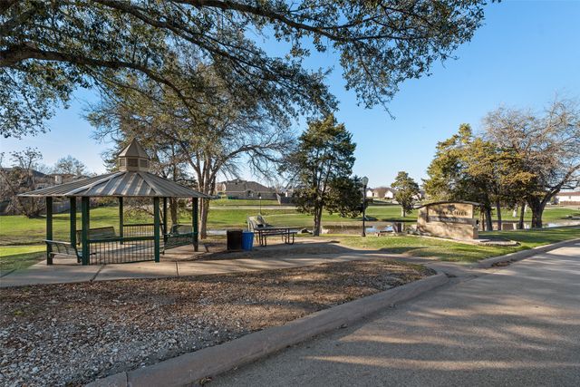 723 Creekstone Drive, Cedar Hill, TX 75104