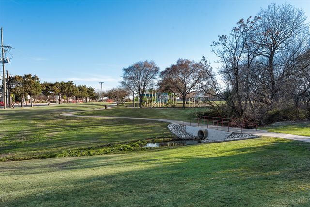 723 Creekstone Drive, Cedar Hill, TX 75104