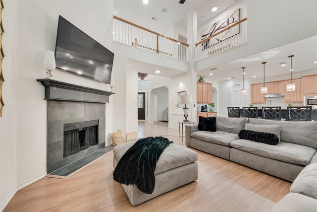 723 Creekstone Drive, Cedar Hill, TX 75104