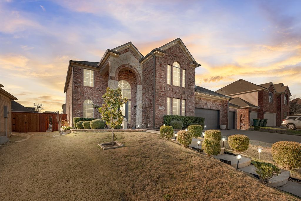 723 Creekstone Drive, Cedar Hill, TX 75104