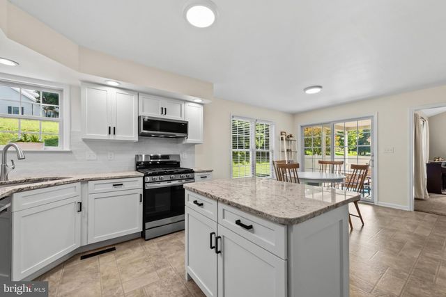 145 LAKESIDE DR, Lewisberry, PA 17339
