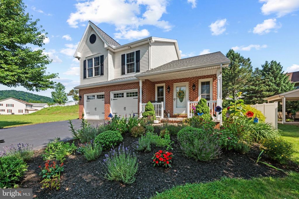 145 LAKESIDE DR, Lewisberry, PA 17339