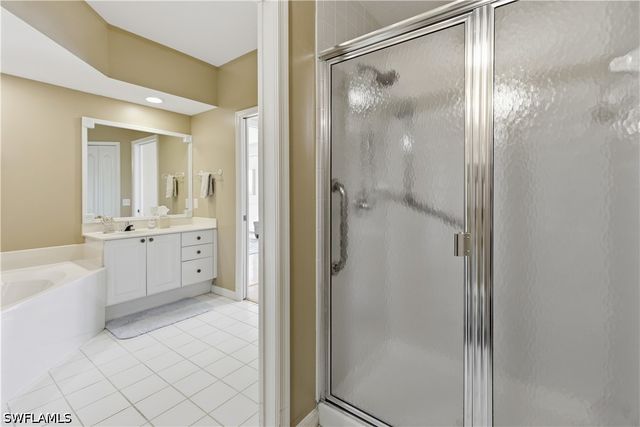 7687 Pebble Creek CIR 301, Naples, FL 34108