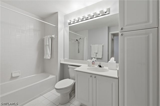 7687 Pebble Creek CIR 301, Naples, FL 34108