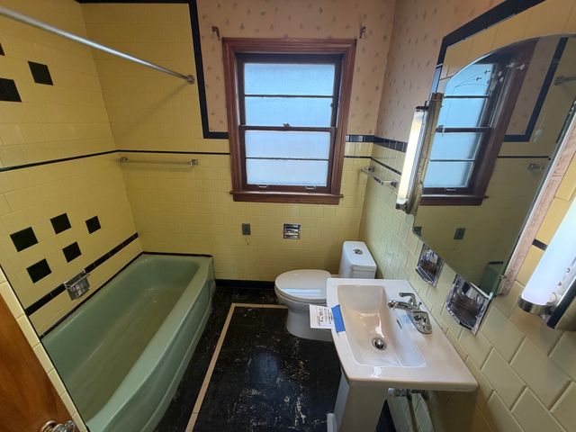 12501 S Throop Street, Calumet Park, IL 60827