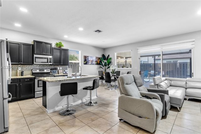 4189 NE 20th St, Homestead, FL 33033