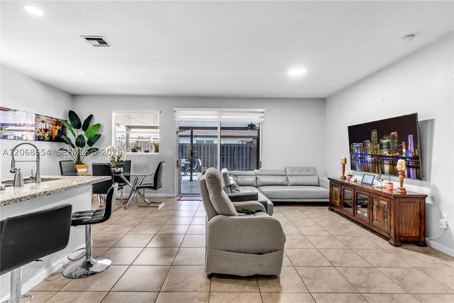 4189 NE 20th St, Homestead, FL 33033