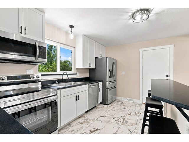 1824 24th Ave Ct, Greeley, CO 80634