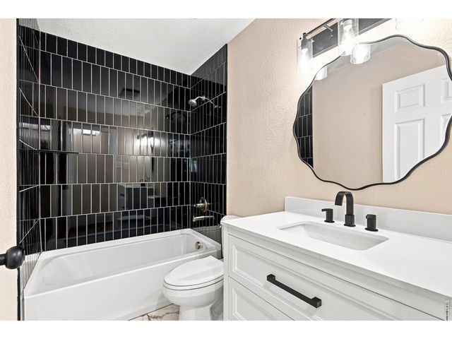 1824 24th Ave Ct, Greeley, CO 80634