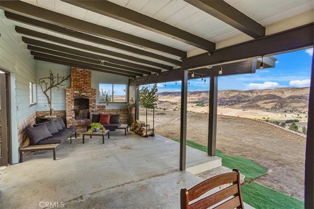 40005 92nd Street W, Leona Valley, CA 93551