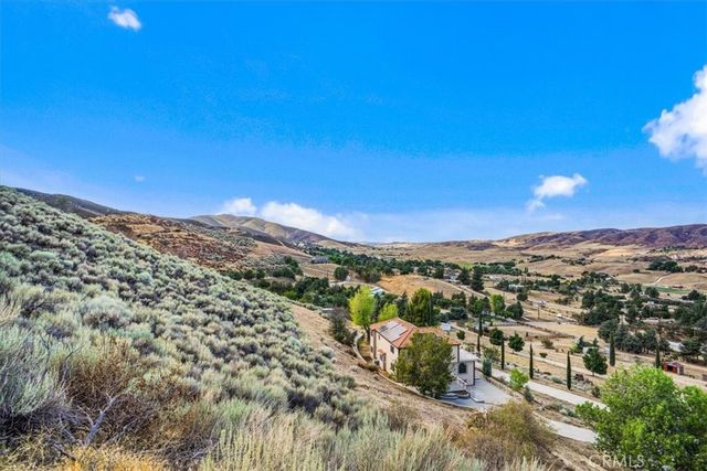 40005 92nd Street W, Leona Valley, CA 93551