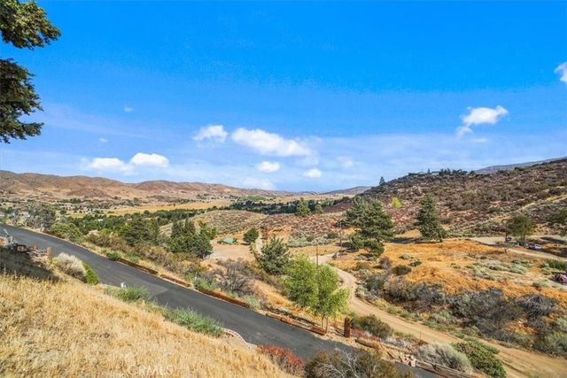 40005 92nd Street W, Leona Valley, CA 93551