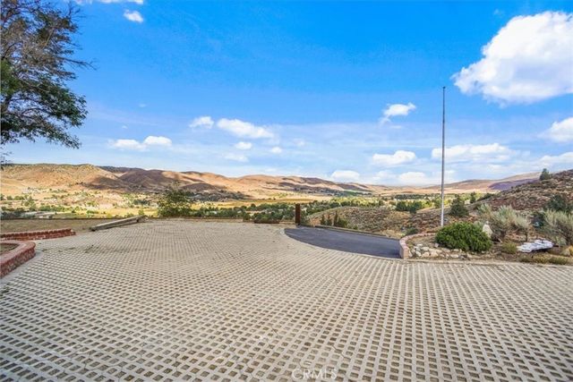 40005 92nd Street W, Leona Valley, CA 93551