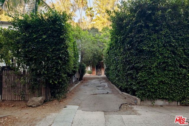 8011 Padre Lane, Los Angeles, CA 90046