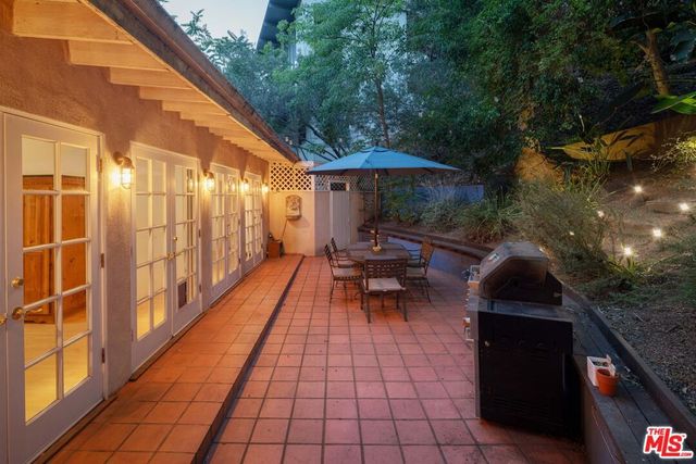 8011 Padre Lane, Los Angeles, CA 90046