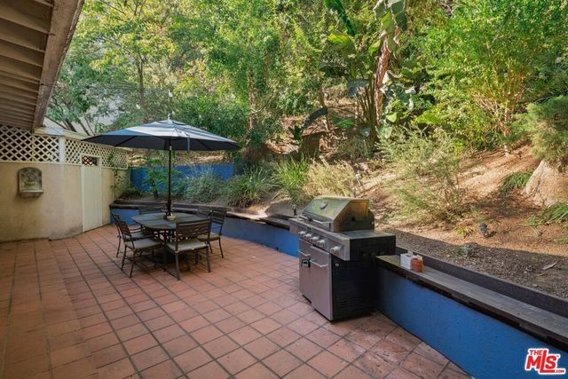 8011 Padre Lane, Los Angeles, CA 90046