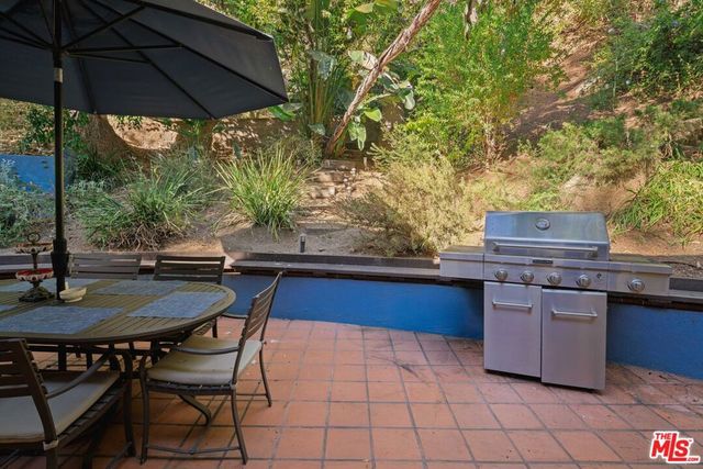 8011 Padre Lane, Los Angeles, CA 90046