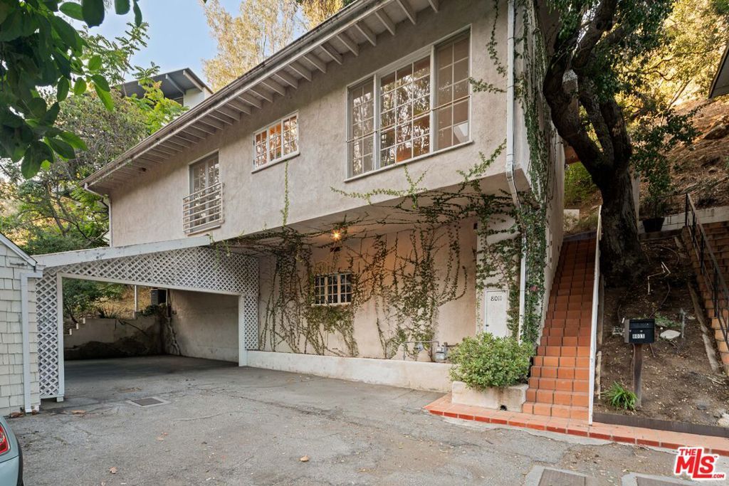 8011 Padre Lane, Los Angeles, CA 90046