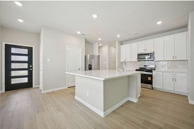 518 Clover Creek Drive, Mckinney, TX 75071