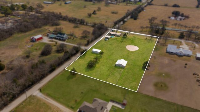 9213 Wilson Road, Pilot Point, TX 76258