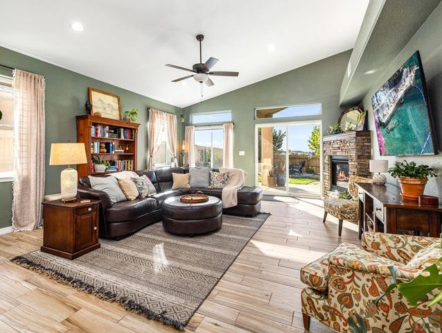 803 Thorncrest Dr, Pueblo, CO 81005